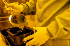 官方：俄罗斯有了第一台自己的350nm光刻机！明年搞定130nm